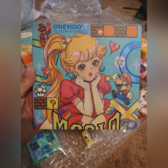 Eyeshadow palette - Picture 2 of 3